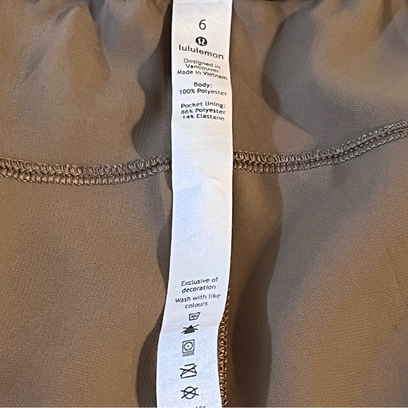 Lululemon On The Fly Short *Woven *2.5" - Picture 10 of 10